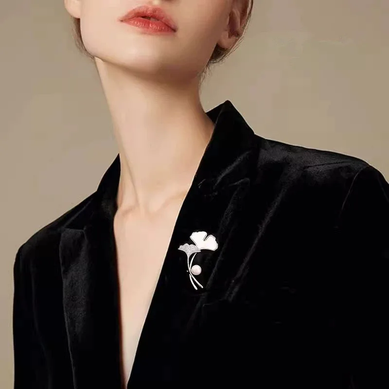 Delicate Ginkgo Leaf Brooch for Women Men Eye-Catching Flower Pin Accessory for Stage&Special Occasions Memorable Gift Item 2026