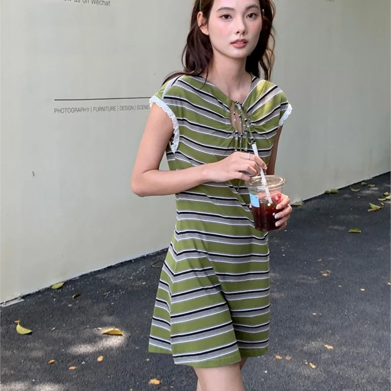 Retro Style Striped Contrasting Waist Design Exudes A Sense Of Luxury With A Mid Length Dress That Is Lightweight And Breathable