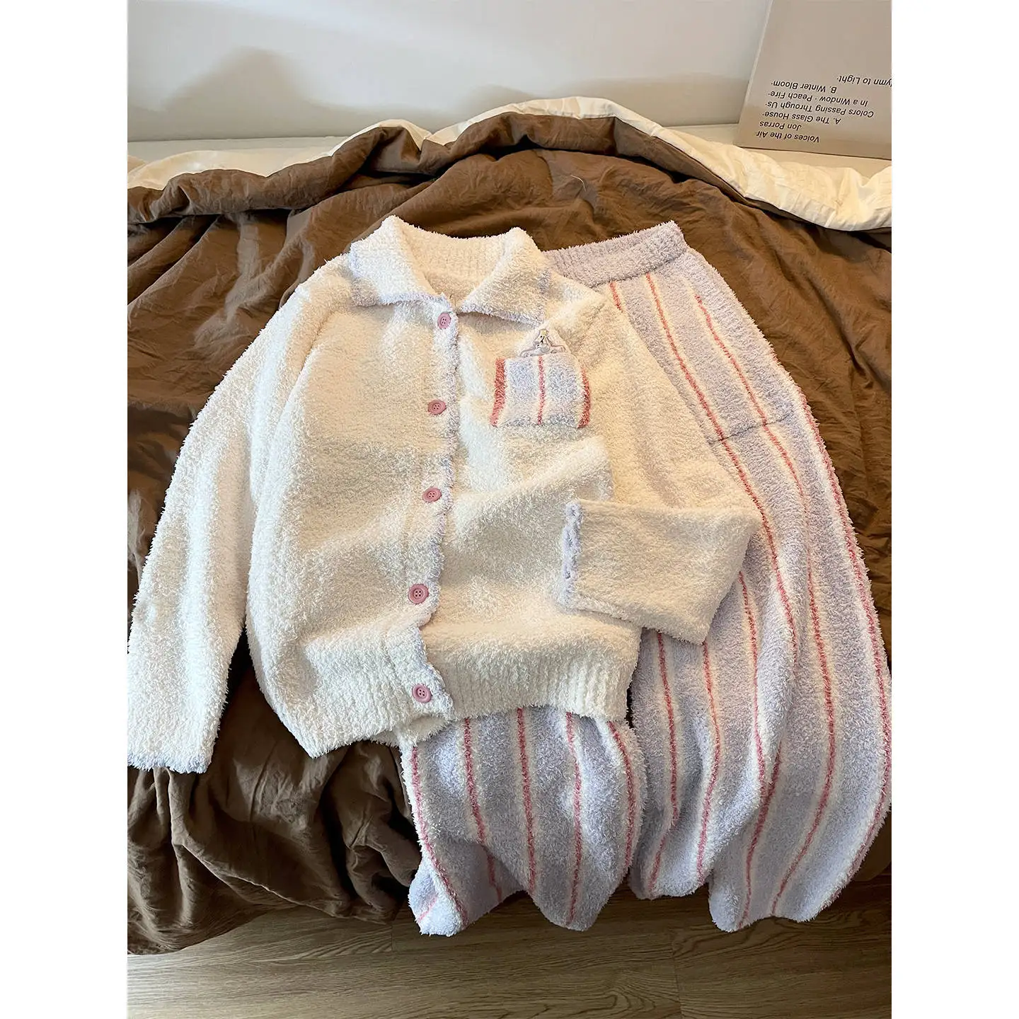 

Sweet And Cute Cartoon Soft Fleece Set Winter 2025 New Style Lapel Long Sleeve Warm Home Wear Set Pajamas