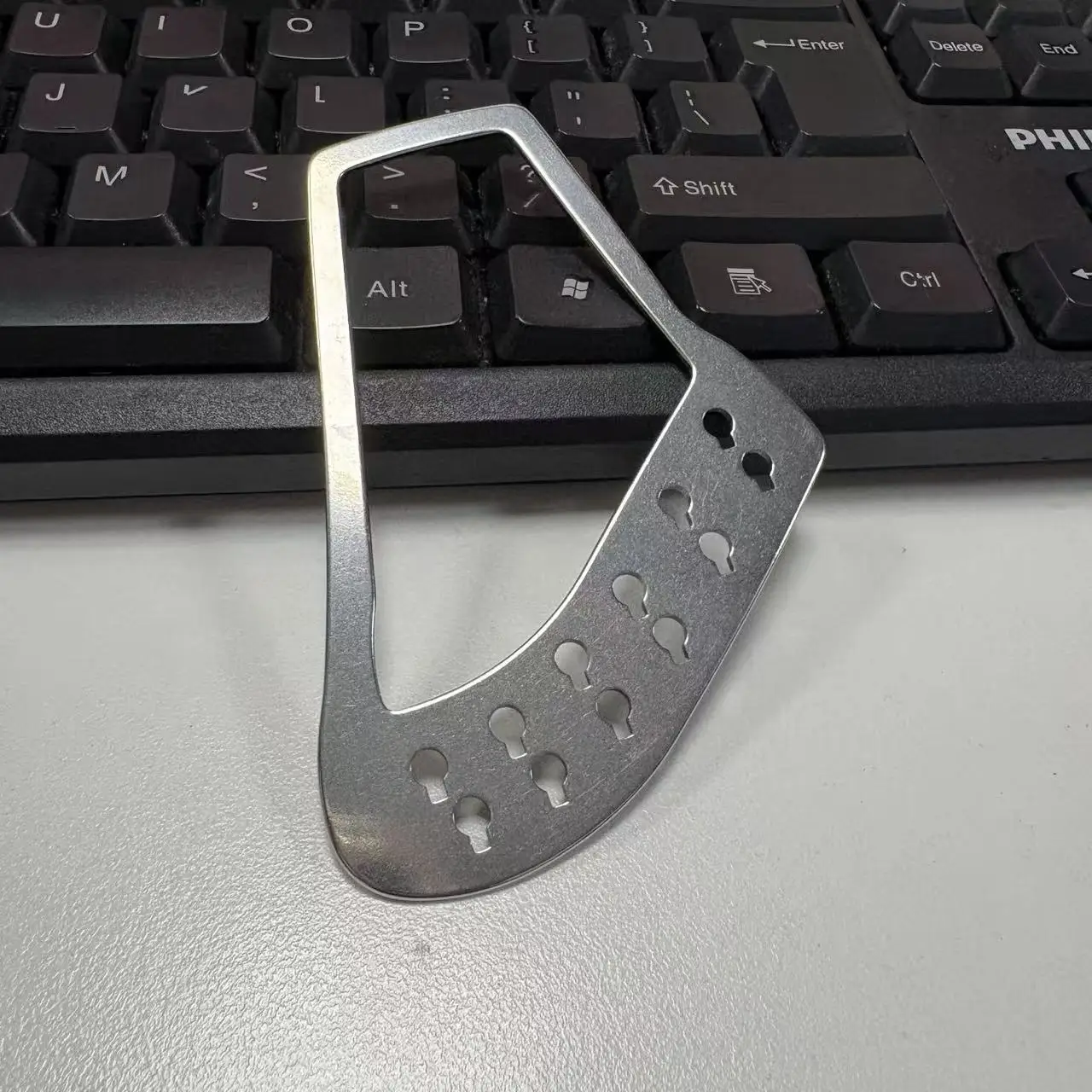 

Серебряный 12-струнный хвостовик подходит для гитар Rickenbacker без винта (1 шт.)