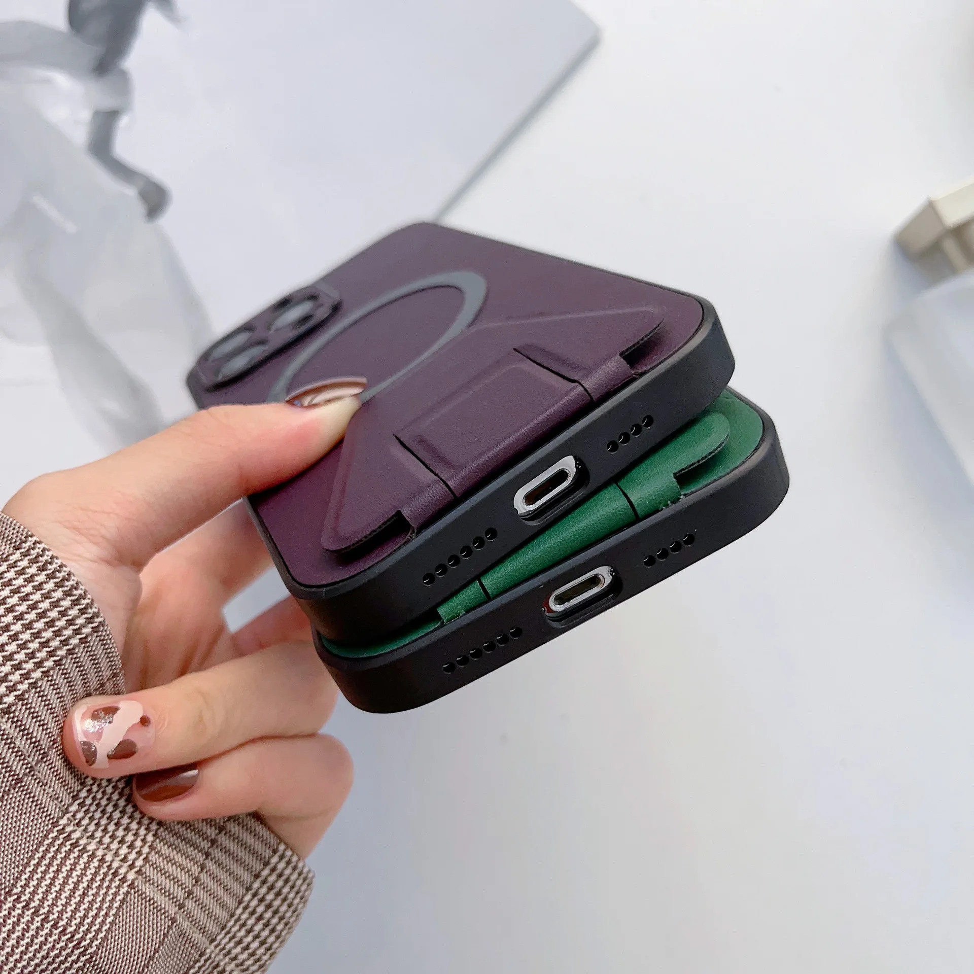 حافظة هاتف جذابة مزودة بدعامة مغناطيسية لهاتف آيفون 13 12 11 14 برو ماكس XR XS Max 14 Plus حافظة ظهر من السيليكون الفاخر