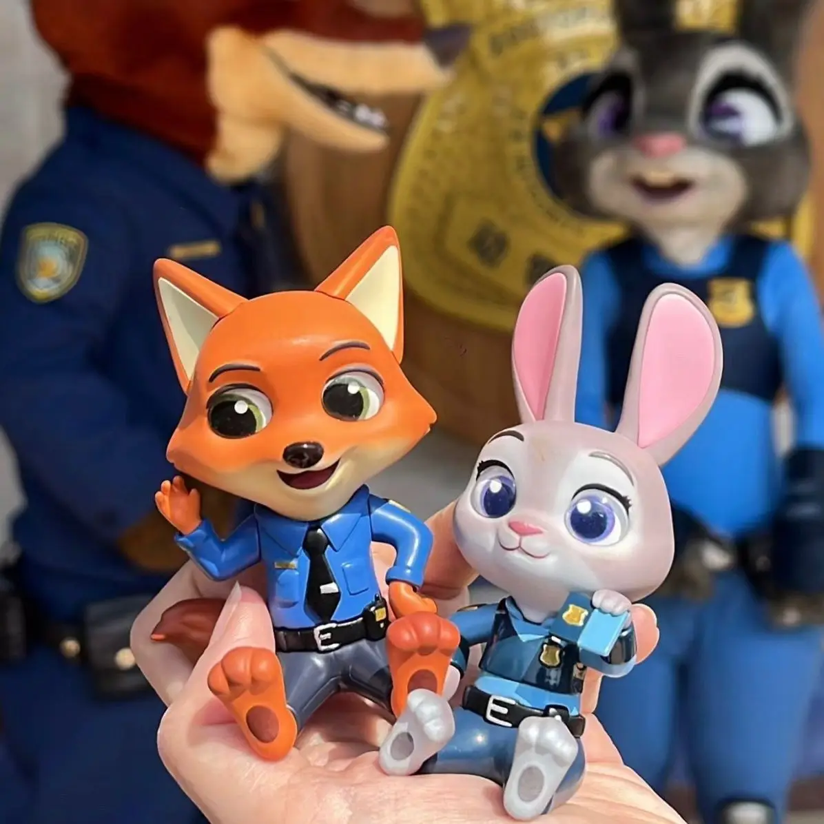 Boîte aveugle authentique Disney Zootopia, figurine de la série Judy Nick Sit-Still, ornement de bureau alternatif tendance, vente de cadeau de collection