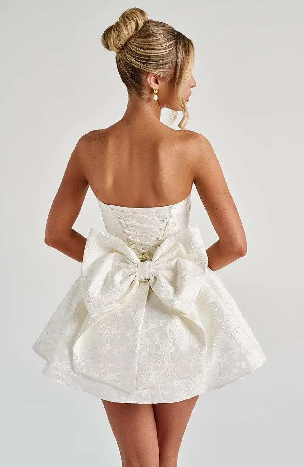 ストラップレス ホームカミングドレス ティーン向け ショート サテン ジャカード ミニ Aライン プロム カクテルガウン 2025 膝上、ミニボールガウン