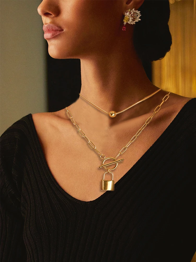 

Fashion Buckle with Two Steel Ball Pendants Collarbone Chain Double Layered Necklace Titanium Steel Jewelry New