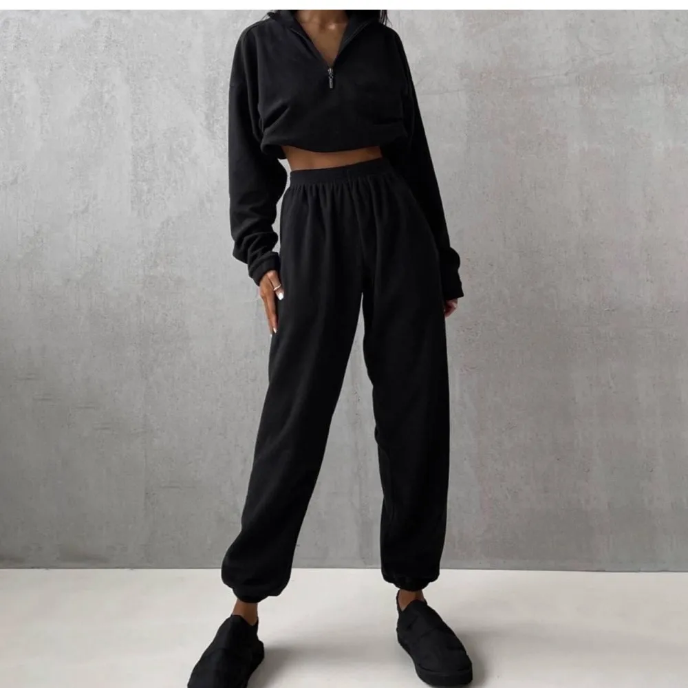 Autunno Inverno Donna Nuova Mezza Cerniera Risvolto Felpa Casual Tuta Sportiva Moda Allentata Tasca da Donna Pantaloni Set da 2 Pezzi 2025