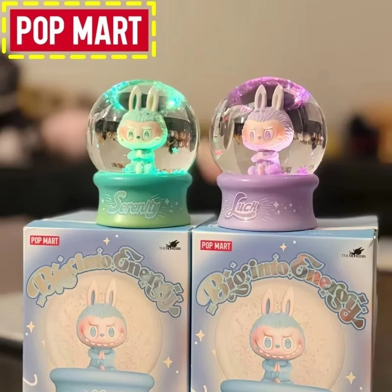 Caja ciega de la serie de bolas de cristal Pop Mart The Monsters Labubu grande en energía, adorno de escritorio con tema de cristal, regalo de Navidad