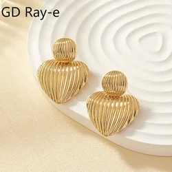 Fashion Round Metal Heart Earrings for Women European and American New Trendy Gold Color Retro Ball Earrings Elegent Female