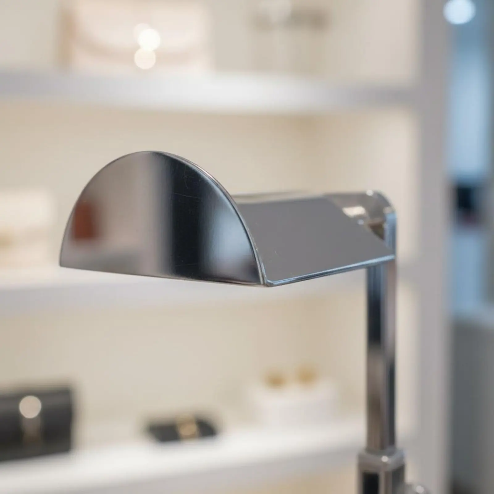 

Handbag Display Stand Anti-Rust Purse Hanger Stand Metal Purse Holder Space-Saving Adjustable Handbag Hanger Versatile