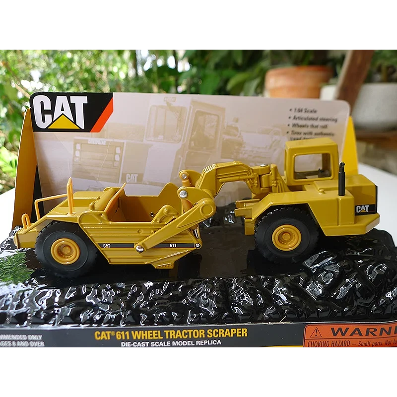 

Diecast NORSCOT 1:64 Scale CAT 611 Scraper Alloy Car Model Collectible Toy Gift Souvenir Display Ornament