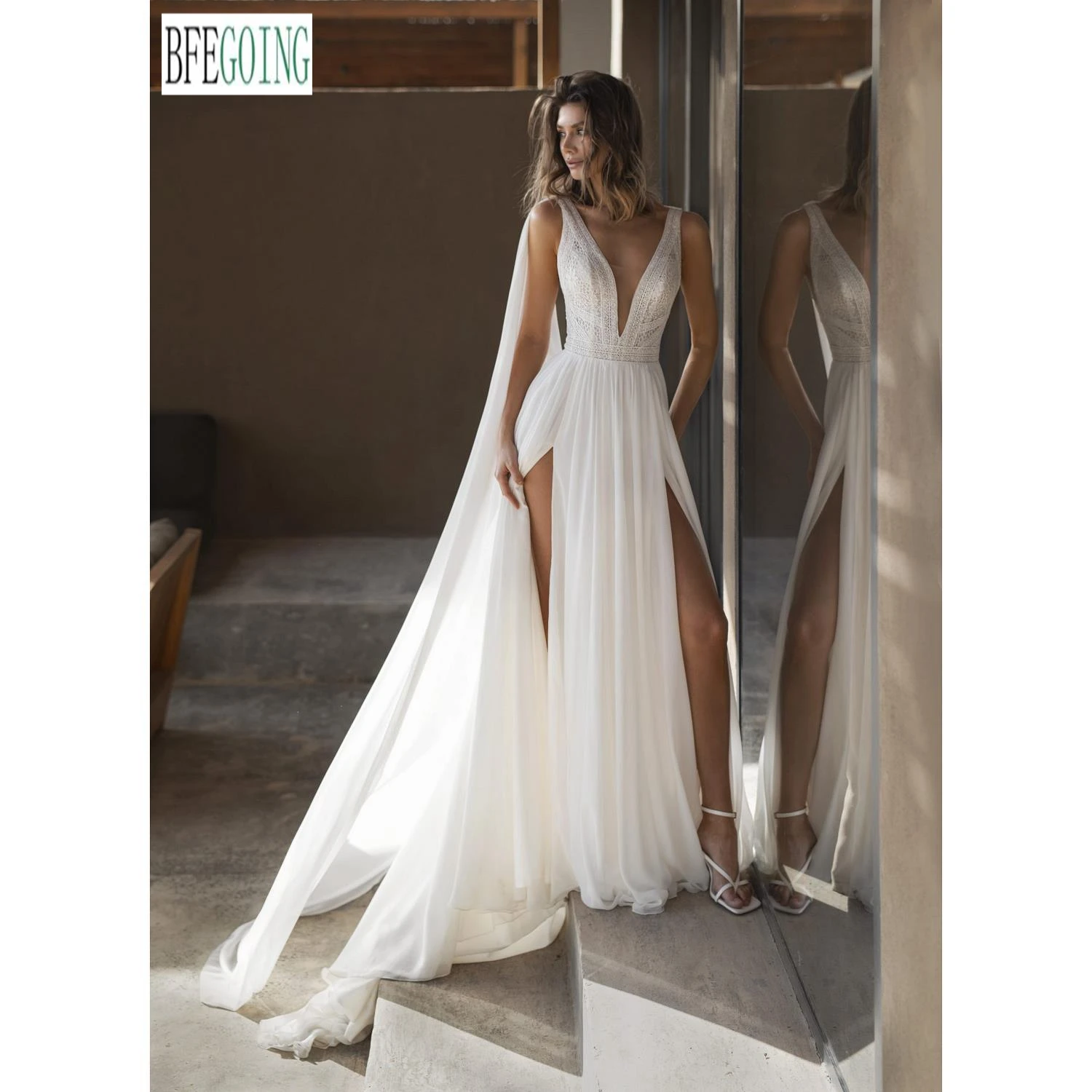 Abiti da sposa da spiaggia con scollo a v in pizzo Chiffon avorio cappella treno abiti da sposa lunghi fino al pavimento su misura gonna divisa