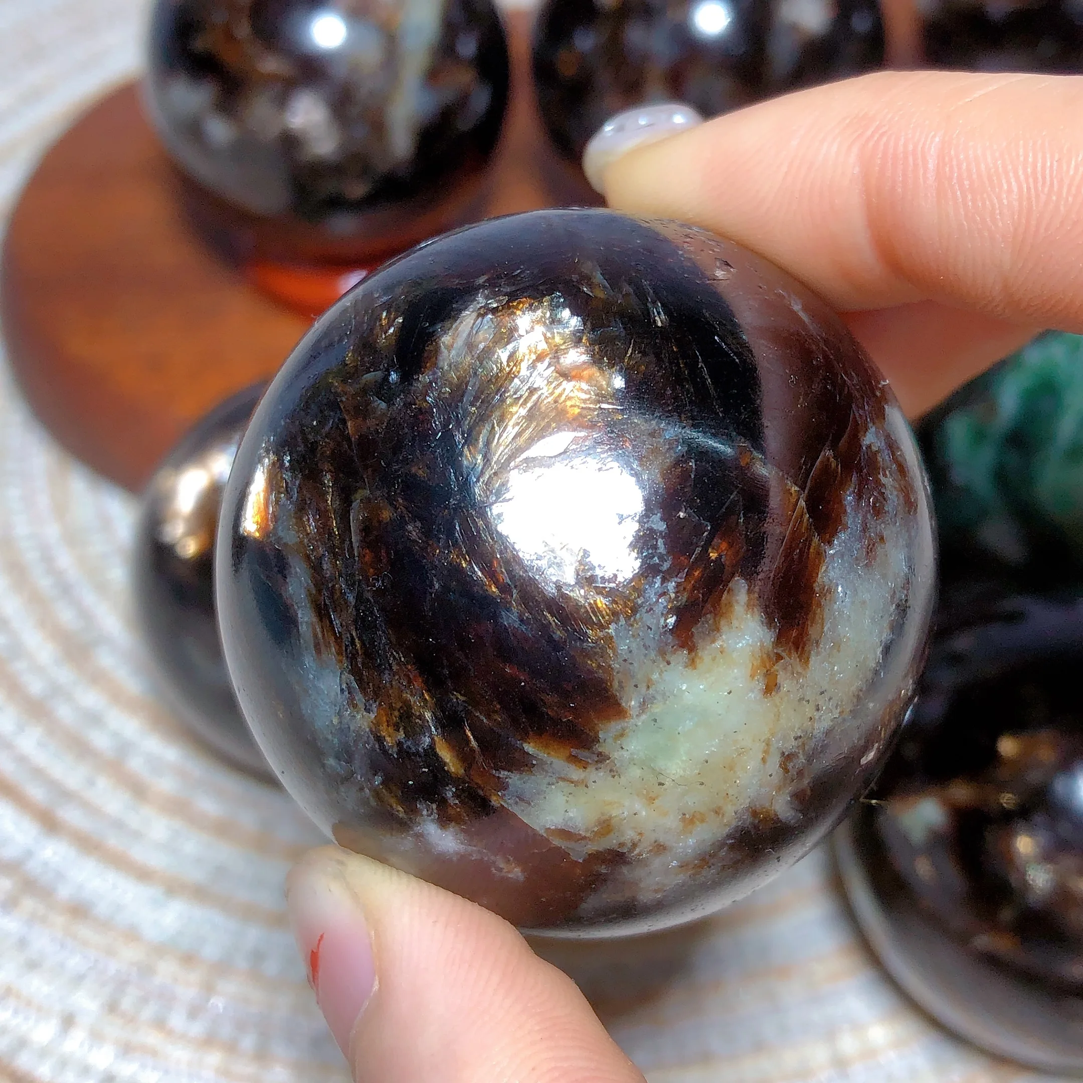 Natural Crystal Phlogopite Golden Flashy Mica Sphere Painting Gemstones Mineral Energy Reiki Home Decorations Gift