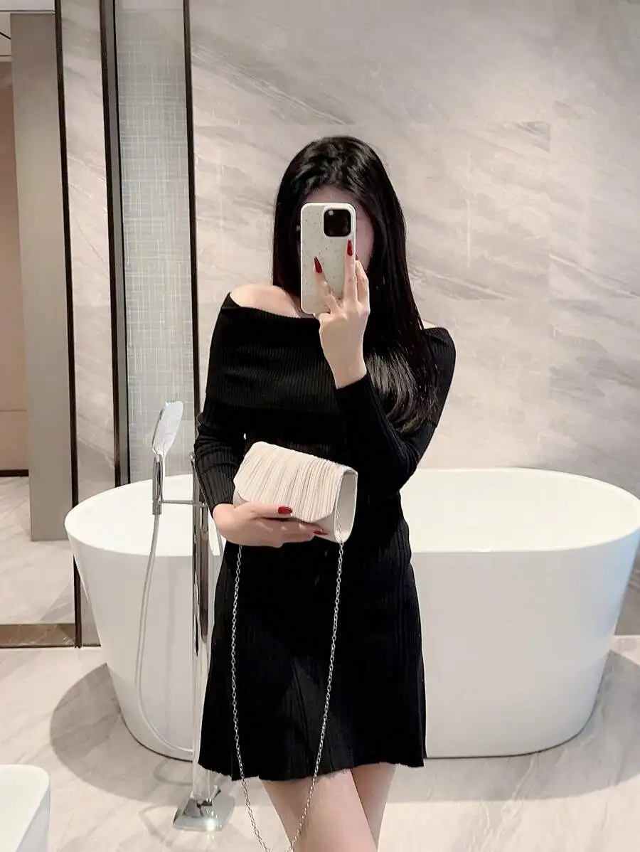 

Pleated Satin Clutch Bag With Chain Strap For Evening Party Formal Occasion