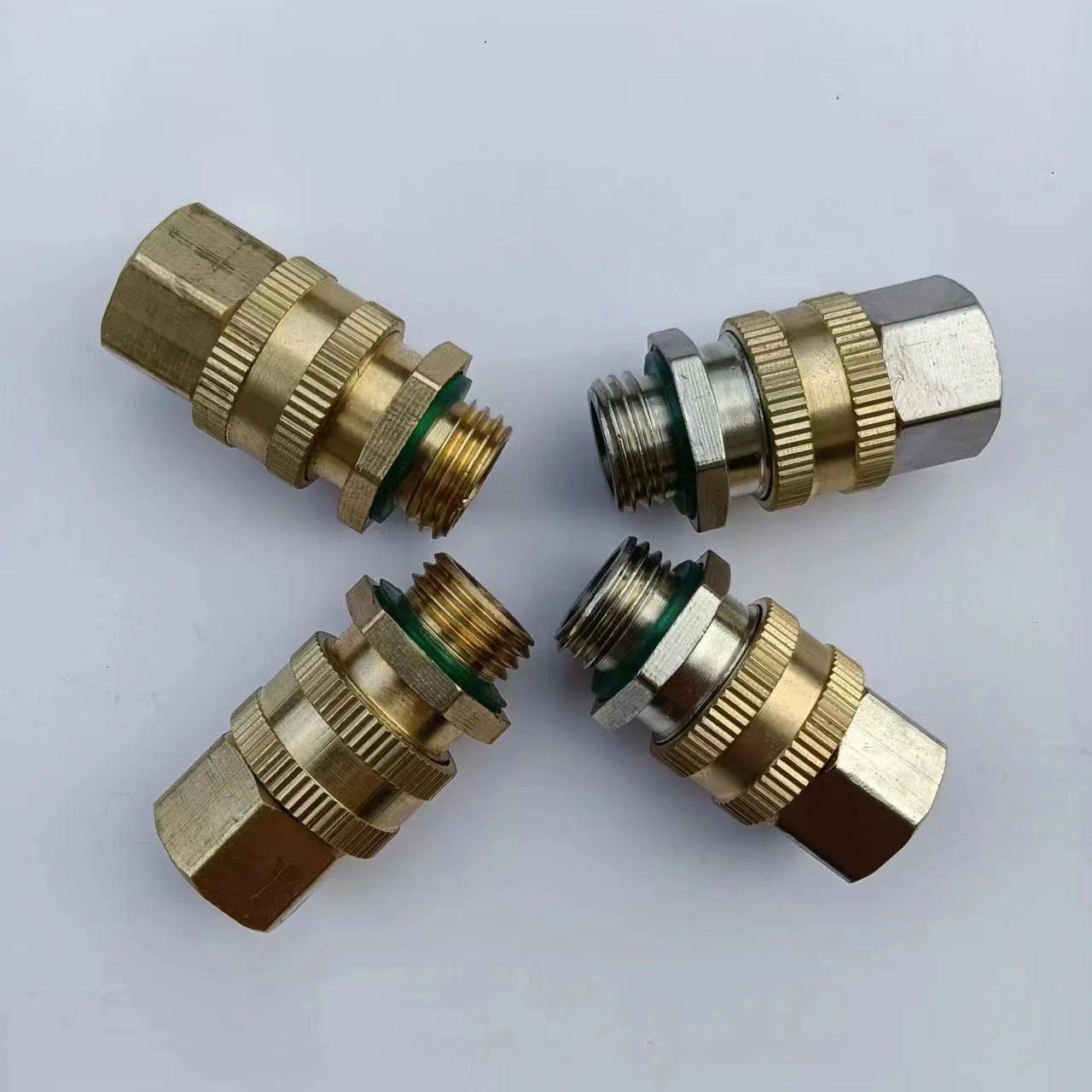 

Подходит для быстроразъемных соединителей для сельскохозяйственных опрыскивателей, медный быстроразъемный соединитель M14.