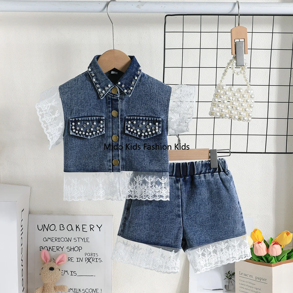 New Fashion Girls Denim 2-Piece Outfit, Lace Splice Beaded Vest Top & Denim Shorts, Cute Stylish Kids Clothing Set