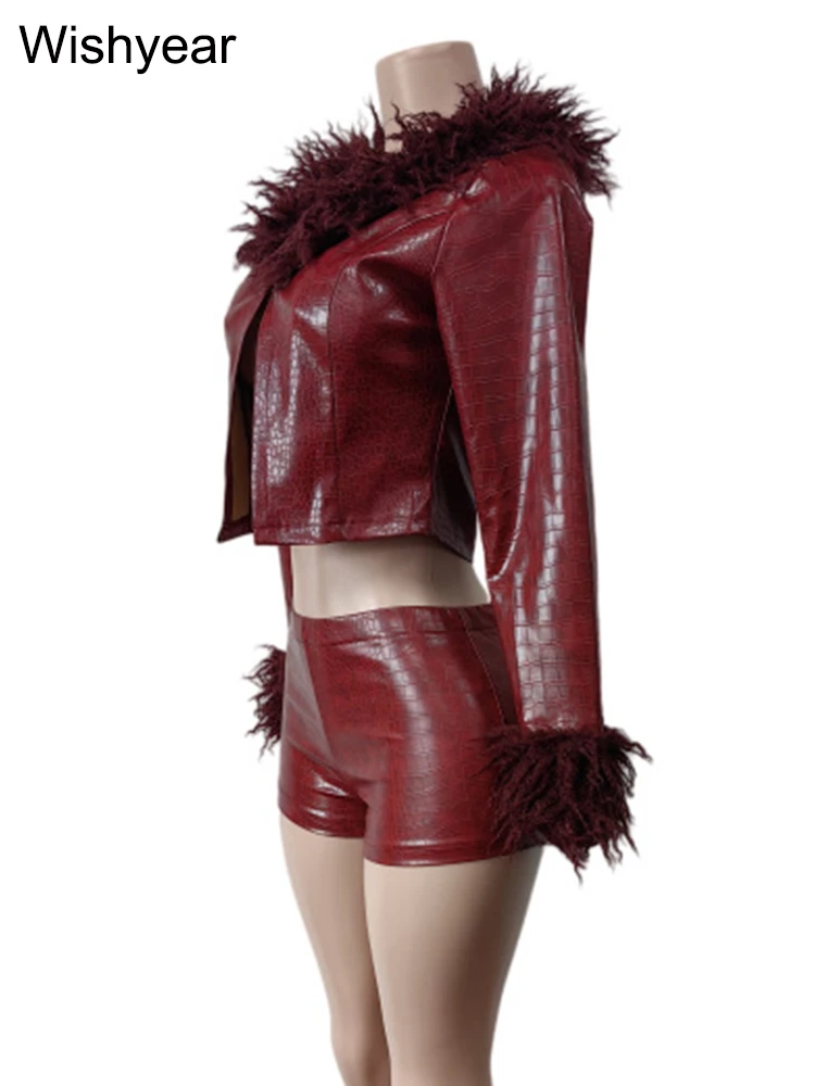 Conjunto de 2 piezas con diseño de serpiente de PU para mujer, chaqueta corta de manga larga con pelusa de plumas y pantalones cortos, traje de piel sintética