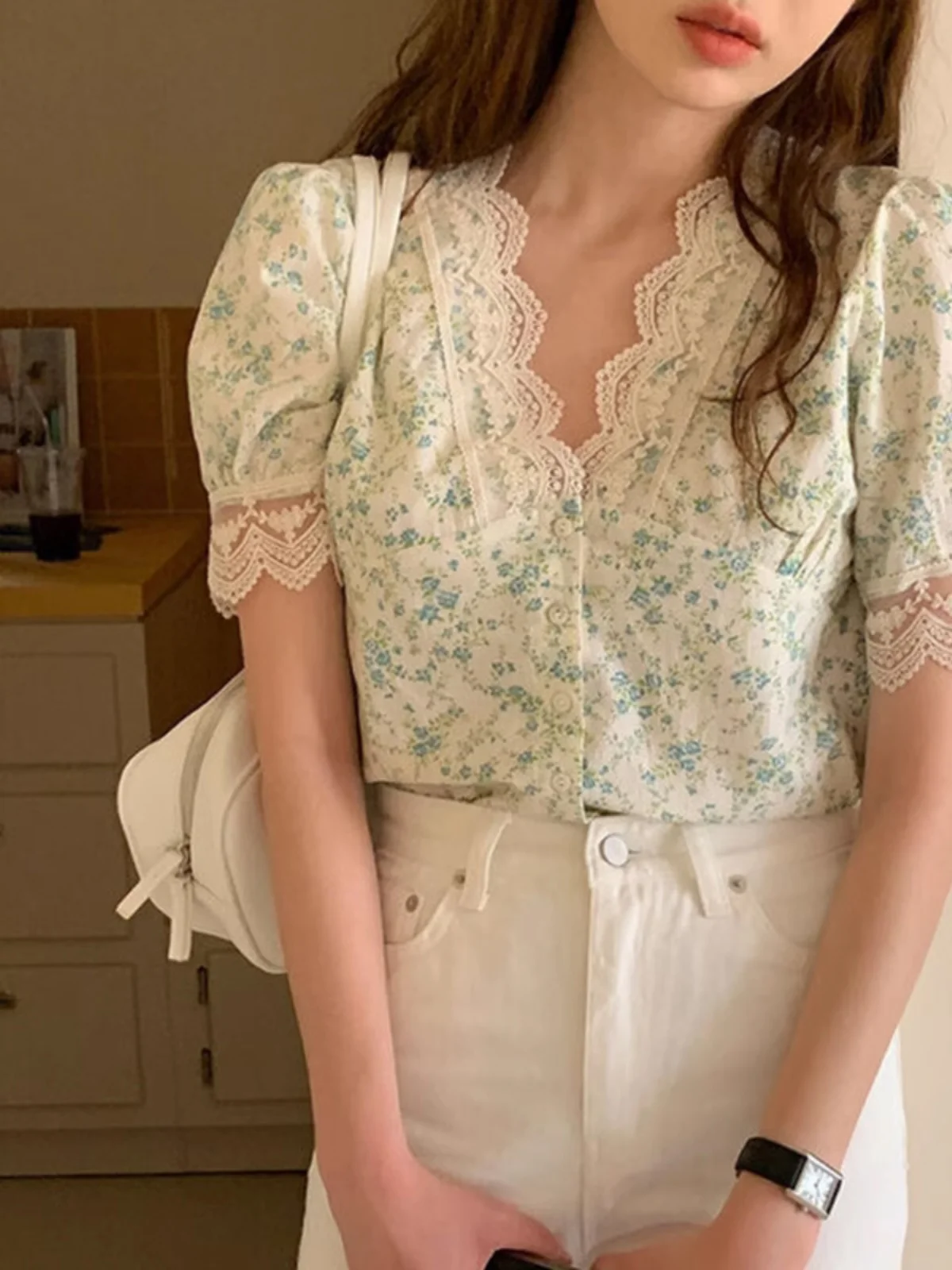 

Summer Floral Lace Splice ort Sve V-Ne Bubble Sve irt Women Chic Sweet Korean Sle Commute Single Button Closure