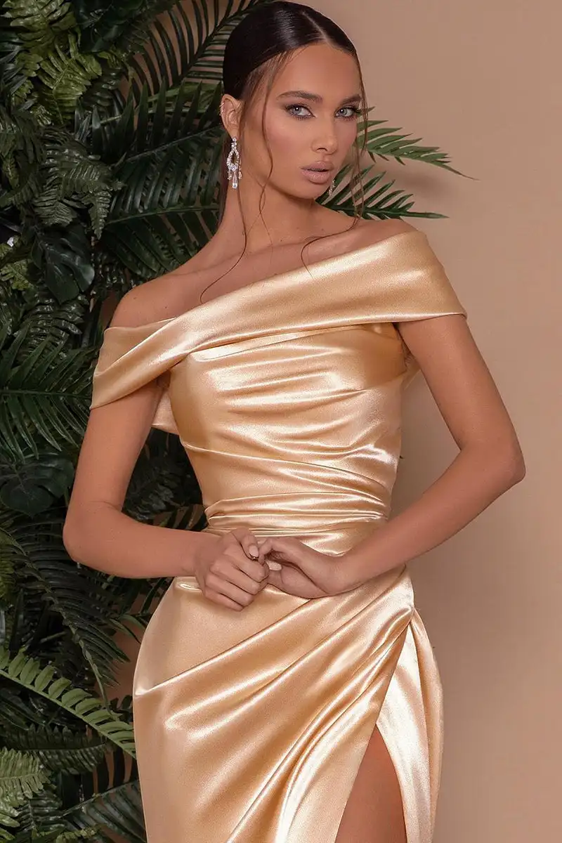 Champagne Prom Dresses Off Shoulder Ruched Pleats High Slit Formal Party Women Elastic Satin Long Sweep Train Evening Gowns