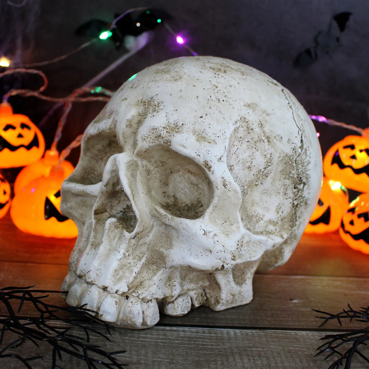 

Realistic Skull Resin Statue - Spooky Halloween Decor‌