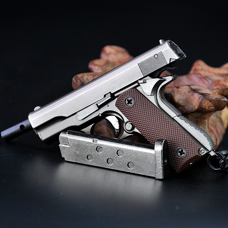 Miniature Gun Keychain 1:3 Semi-Alloy 1911 Gun Model Detachable Metal Keychain, Pop-Out Shell Toy, Gift for Men