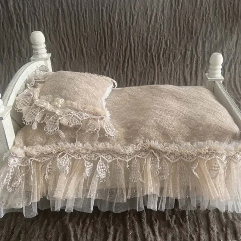 Mata do fotografii noworodkowej z koronką i poduszką do pozowania - miękki mini materac dla niemowląt, idealny do sesji zdjęciowych, niezbędne rekwizyty fotograficzne.