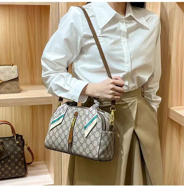 Fashion Brand Versatile and Popular Commuting Hand-held Small Square Bag Women\'s Texture Commuting Single Shoulder Crossbody Bag