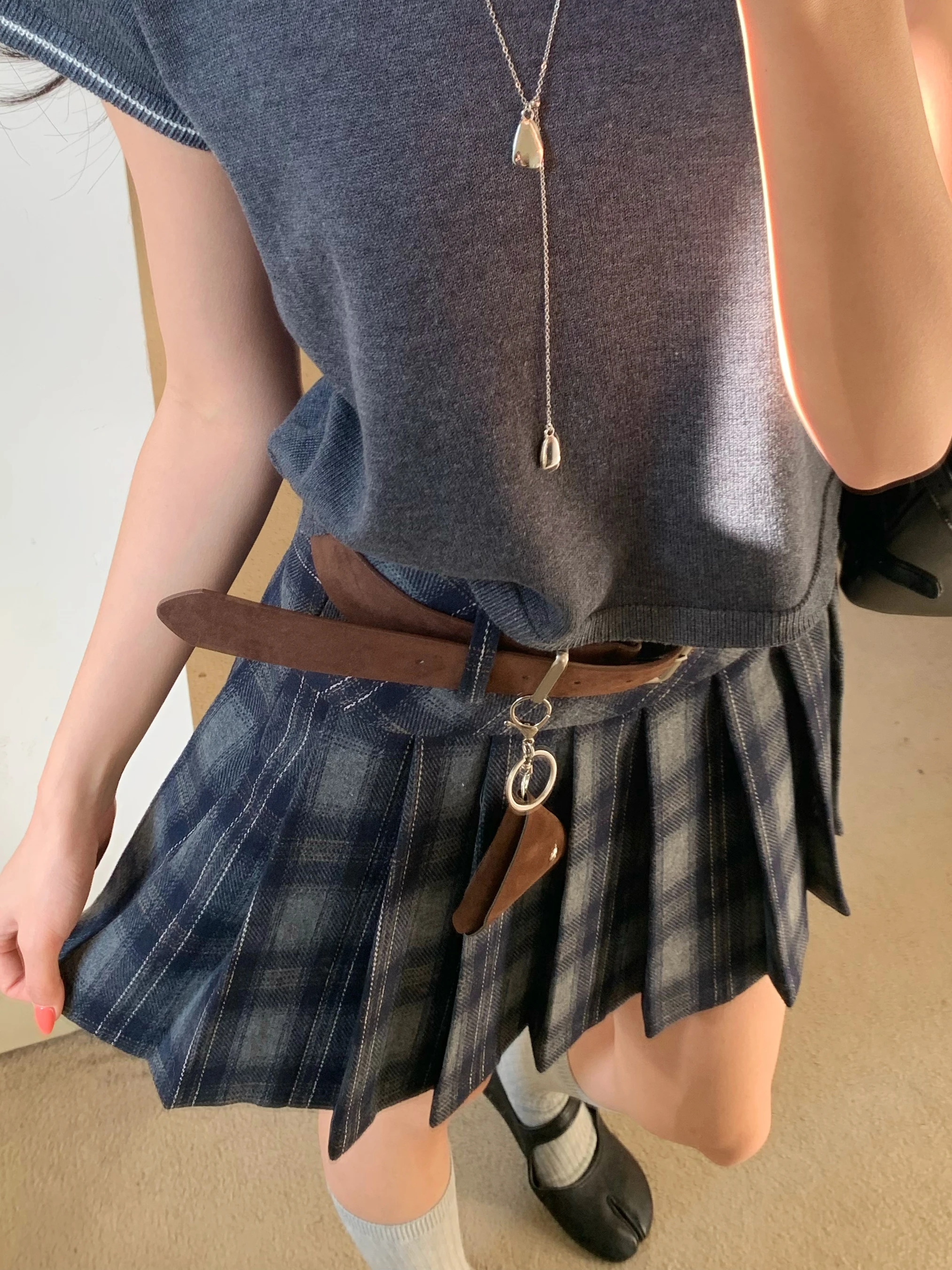 

Юбка DOMX с высокой талией в клетку, женская, универсальная, плиссированная, корейский стиль, предотвращает нежелательное обнажение