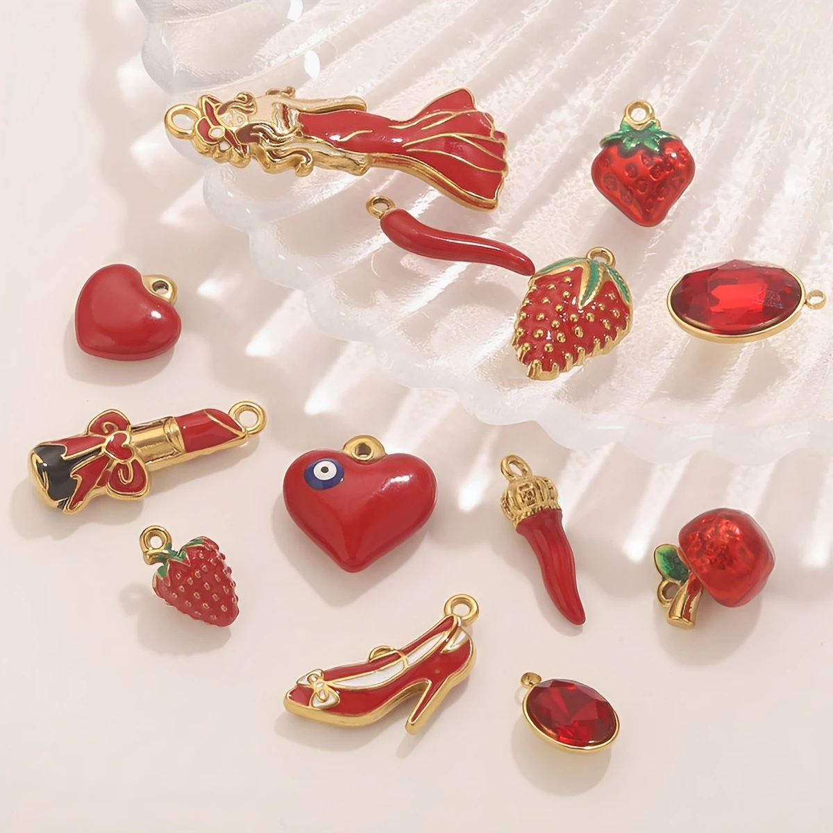 الفولاذ المقاوم للصدأ القوطية الفيكتوري القلب سحر أحمر الشفاه الفراولة DIY بها بنفسك أقراط نسائية دلاية مجوهرات اكسسوارات بالجملة