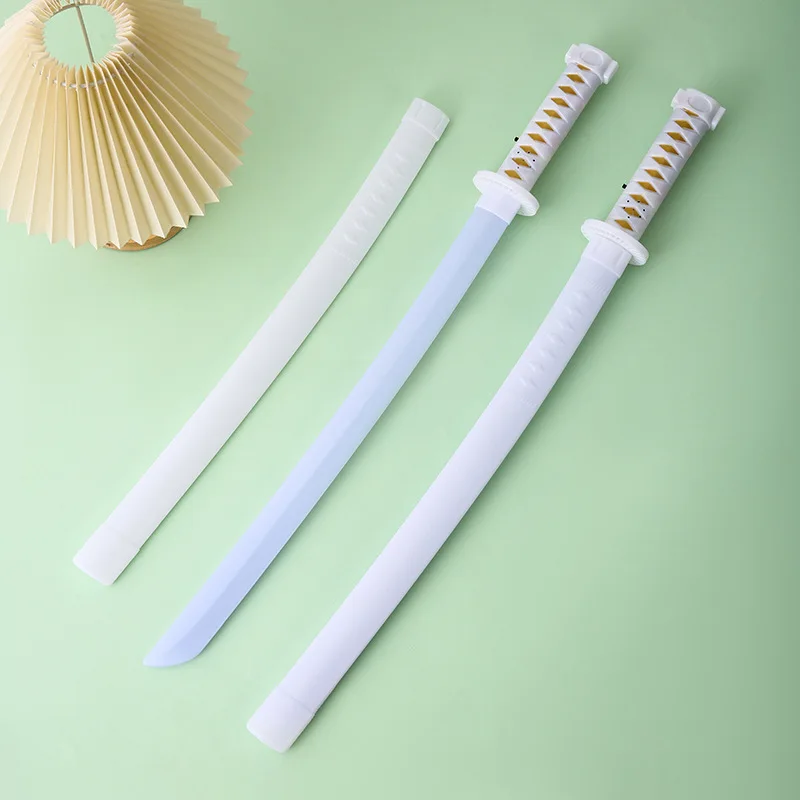 Espada de guerreiro luminosa, 67cm/27,17 polegadas, plástico branco, katana, periféricos de jogo, adereços de modelo com bainha, suprimentos para festa, brinquedos de ornamentos
