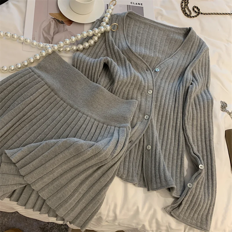 

Classic Elegant Knit Set V Neck Top and Pleated Skirt Fall 2025 Sweater Skirt Outfit​