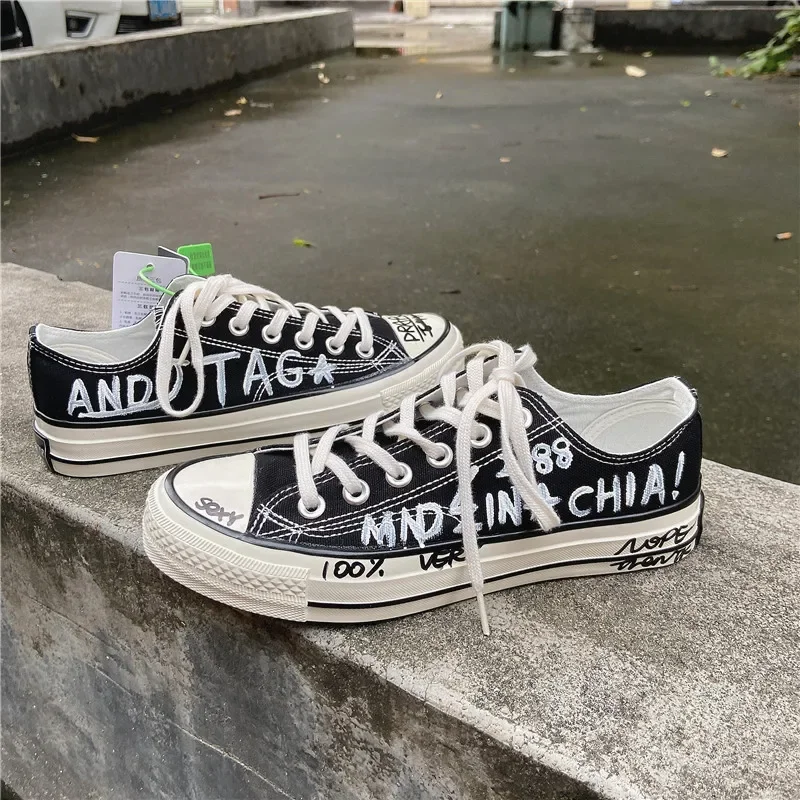 New Handmade Graffiti Hand-painted Low Top Flat Canvas Shoes Women Versatile Street Style Personalized Trendy Shoes For Couples