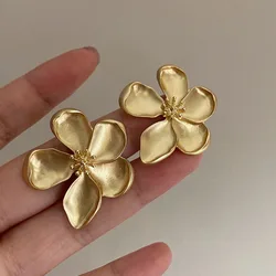Gold Color Matte Texture Metal Flower Retro Earrings for Women Girls Fashion Party Jewelry Gifts 2024