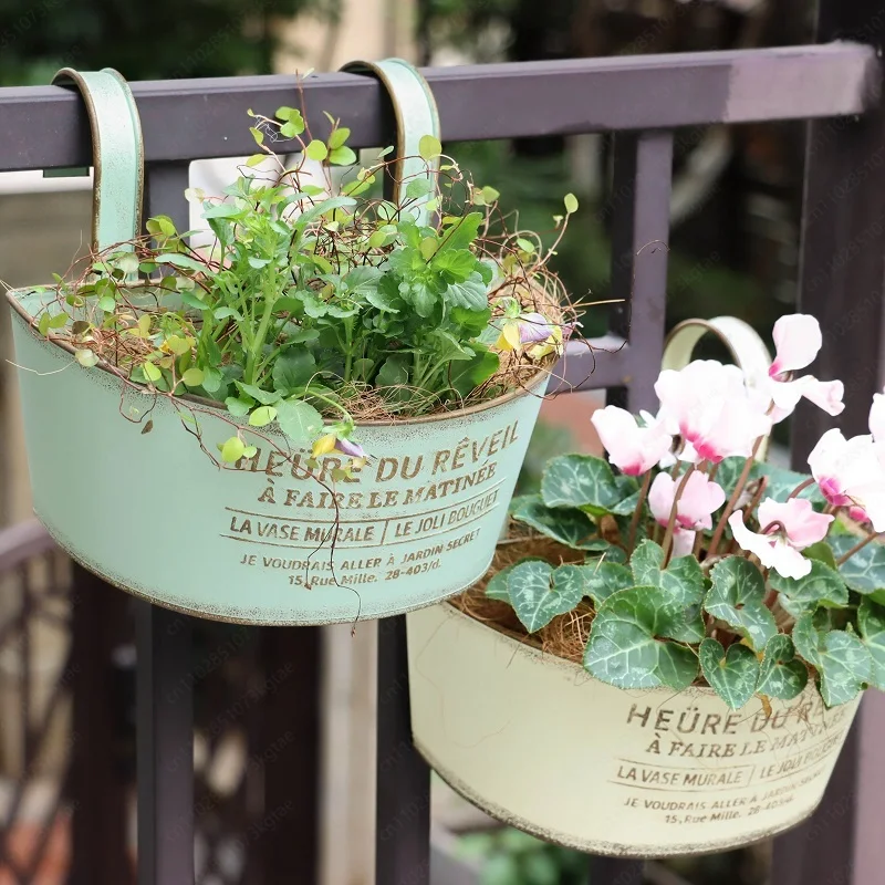 Maceta de hierro de estilo japonés moderno de alto valor, colgante de pared, barandilla con letras en inglés, valla, muebles para el hogar