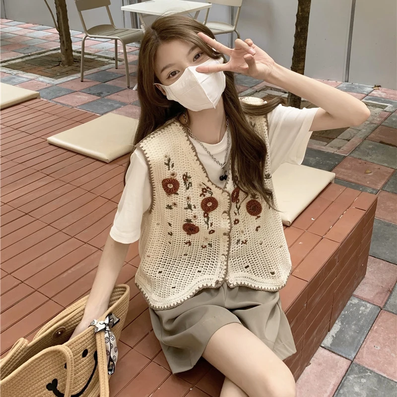 Retro Embroidered V-Neck Short Tank Top Women's Summer New Style Sleeveless Knitted Outerwear with Strap Dress Code Business