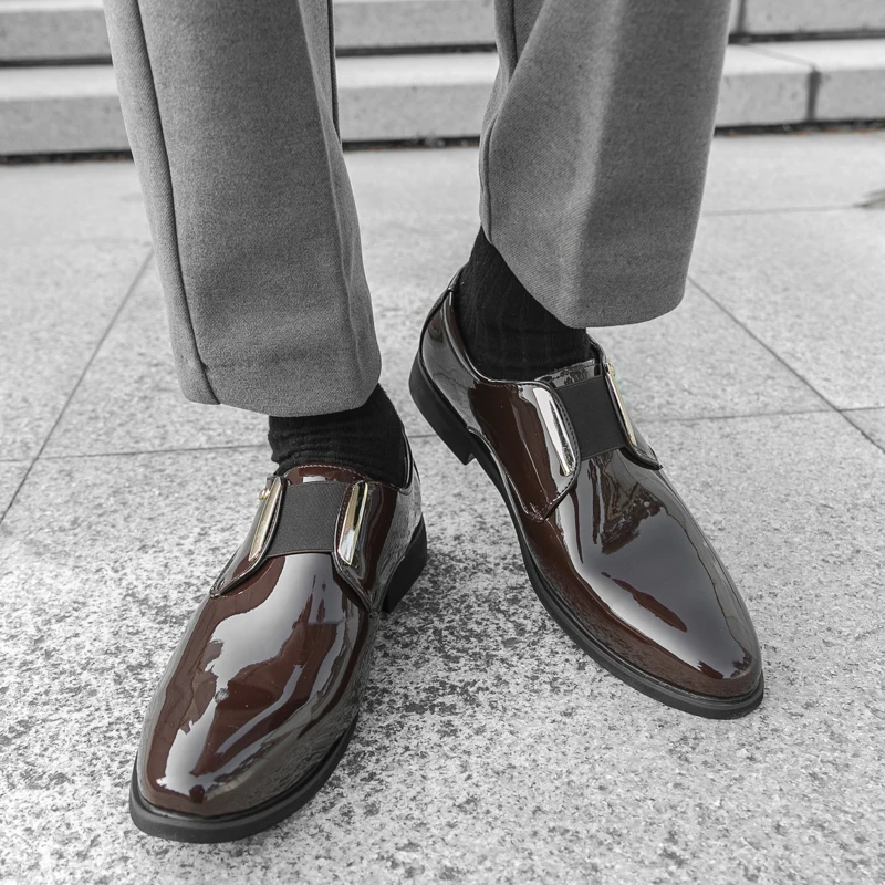 

Spring and Autumn New Korean Edition Men Shoes Lacquer Leather Bright Surface Loose Sutra Rivet Fashion Casual Trendy Shoes