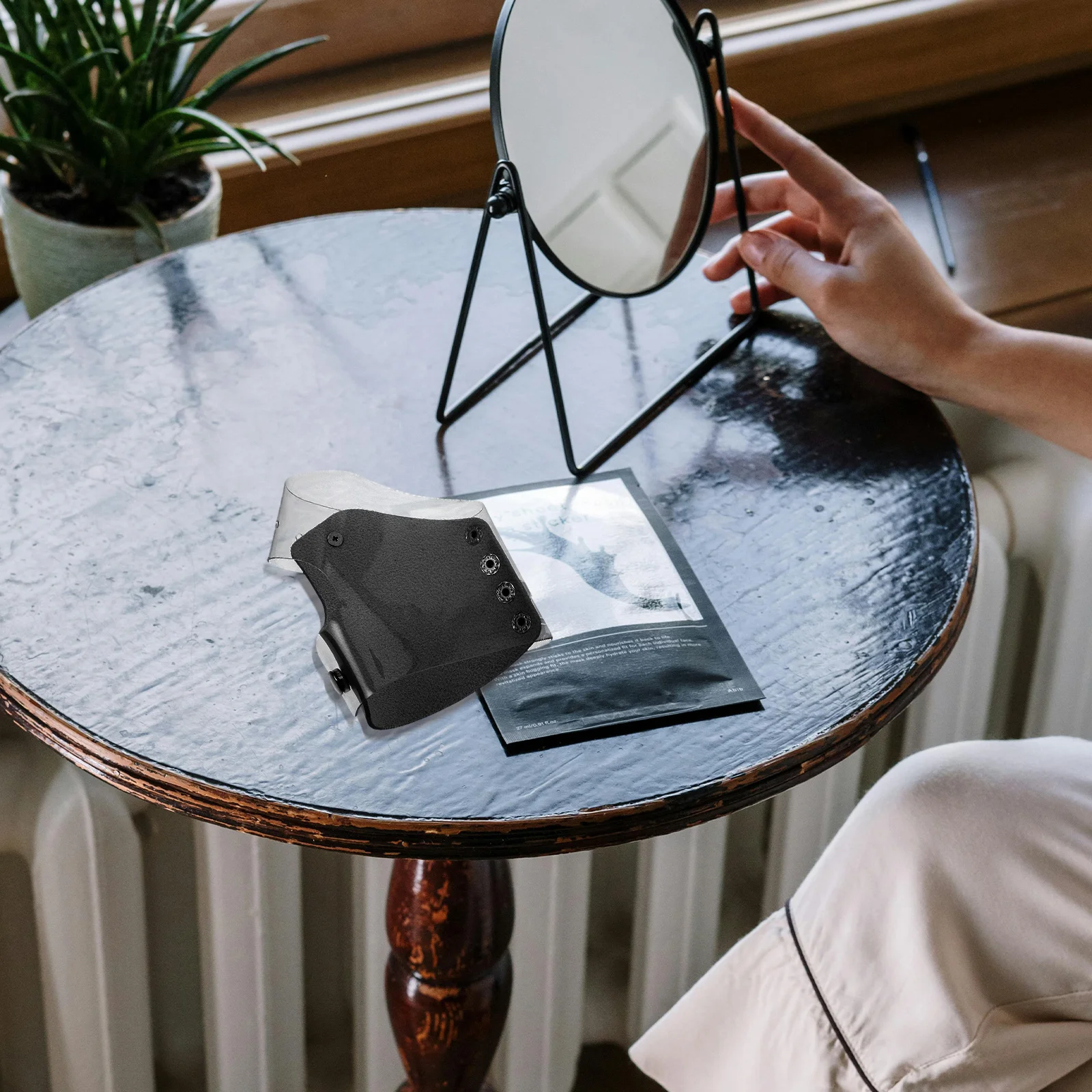 

Makeup Mixing Tray Handheld Plate Durable Pu Material For Foundation Eyeshadow Blending Portable Design Artists