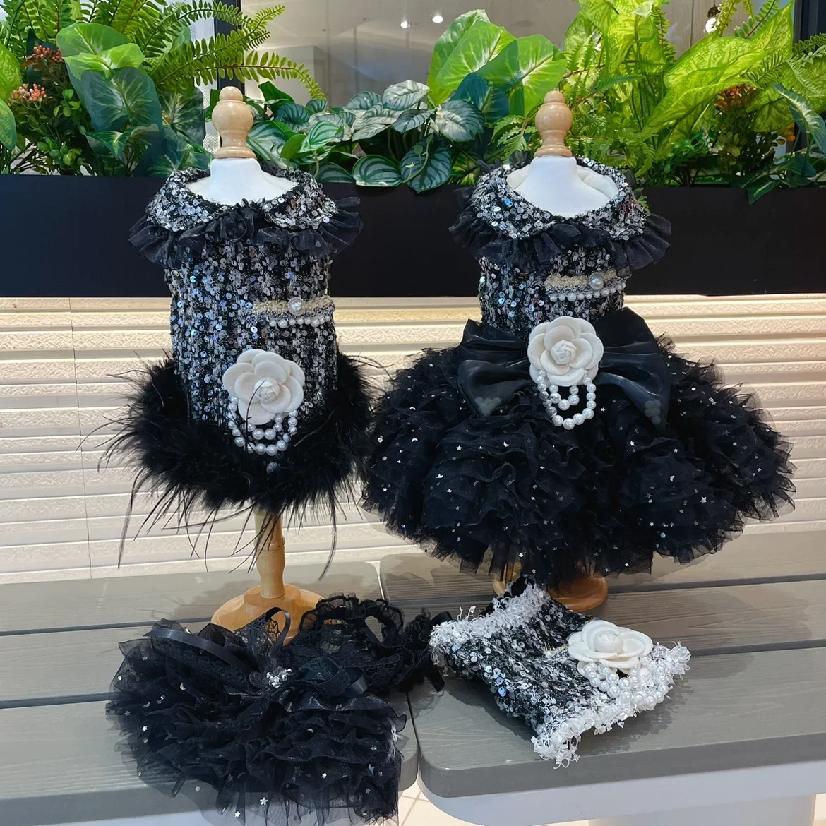 Luxury Black Princess Dress For Small Medium Dogs Winter Warm Pet Dog Clothes Fashion Vintage Sequin Pearl Puppy Dog\'s Clothing