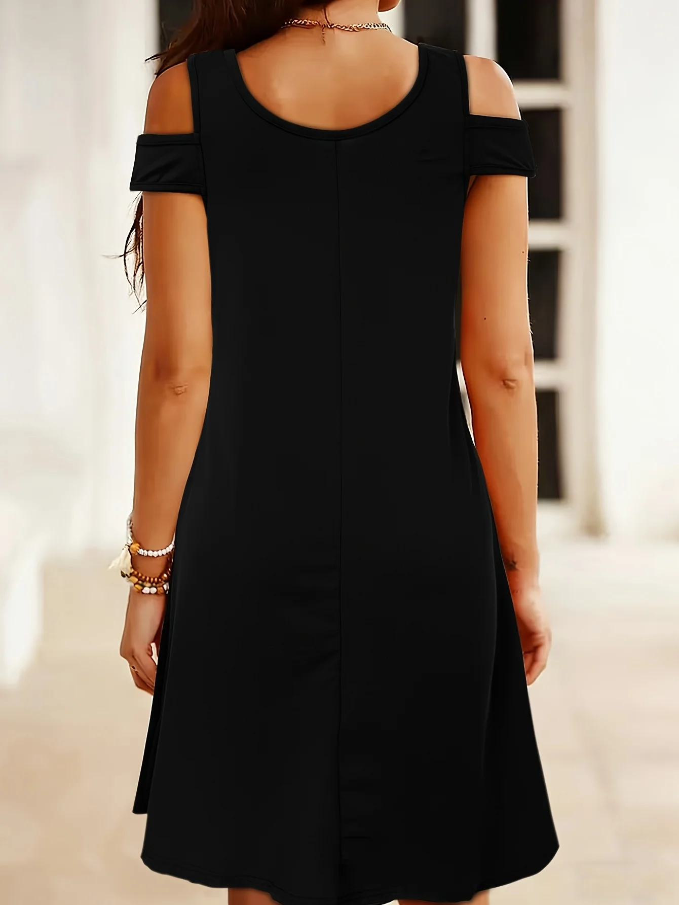 Schwarzes Cold-Shoulder-Kleid für Damen, Sommerkleid, lässig, V-Ausschnitt, kurze Ärmel, A-Linie, fließendes, schlichtes Sommerkleid – Detail 3