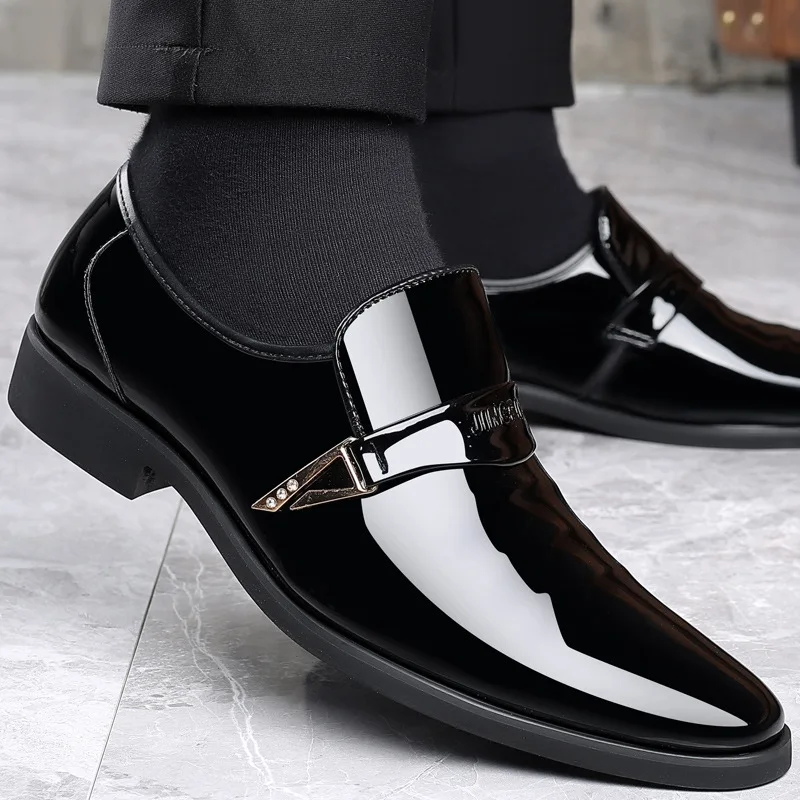 Shoes for Men 2023 Moccasin Glitter Male Footwear Pointed Toe Dress Leather Slip Patent Leather Mens Casual Oxford Shoe Office