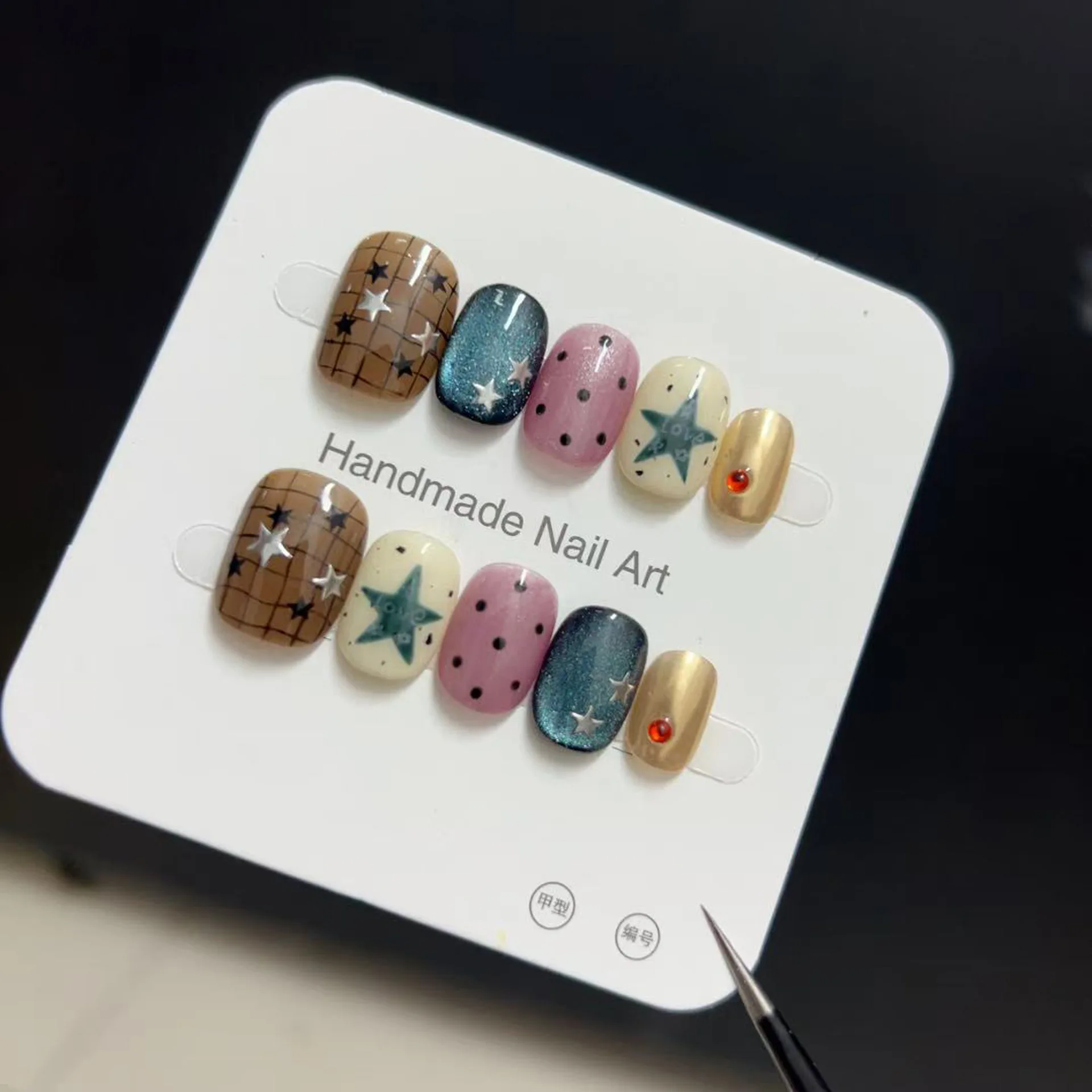

10Pcs Retro Style Star Wave Dot Grid Pattern Handmade Nails Press on Nail Green Cat Eye Pentagram Tip with Female Exquisite Wear