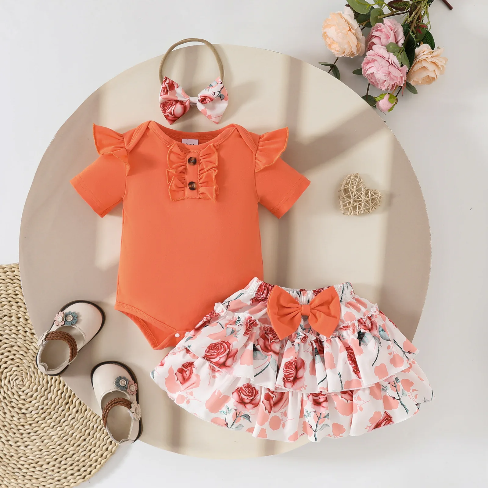 

Летний милый комплект одежды для новорожденных девочек, комбинезон с короткими рукавами, топ + юбка-тортик с цветочным бантом + повязка на голову, наряд для маленькой девочки
