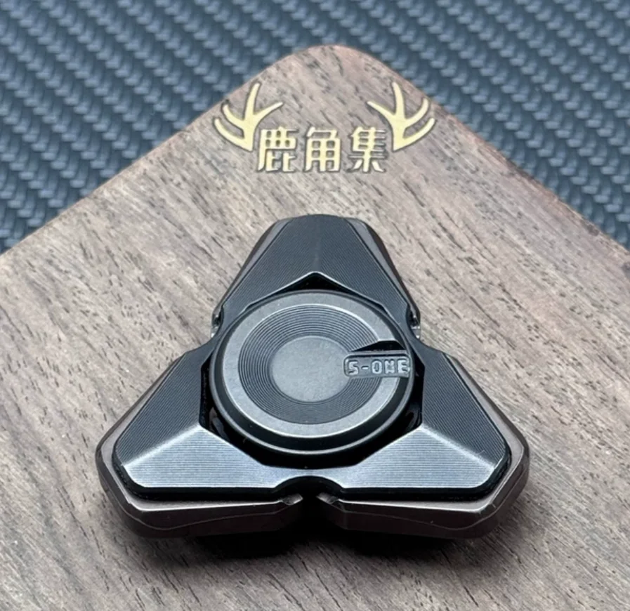 Used EDC Good Bean Garlic Qs Ripple Titanium Wu fidget spinner metal decompression toy