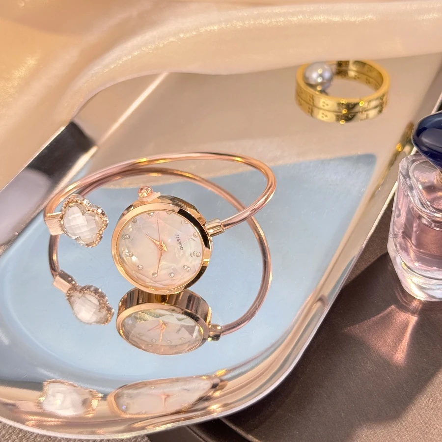 ساعة جديدة بسوار من اللؤلؤ، ساعة يد فاخرة وخفيفة الوزن، ساعة نسائية، ساعة مجوهرات صغيرة مفتوحة