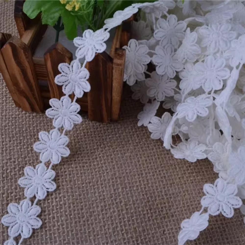 

70yards GOOD QUALITY cream White small flower shape soft Milk Silk Lace Applique Wedding Trim Size :2.5cm