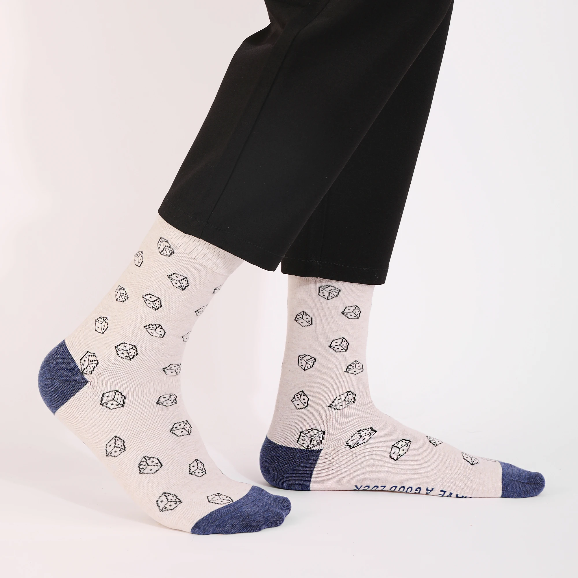 1 par de calcetines de vestir divertidos para hombre, paquete de calcetines divertidos con patrón, calcetines novedosos de algodón peinado a rayas coloridas, calcetines casuales transpirables frescos