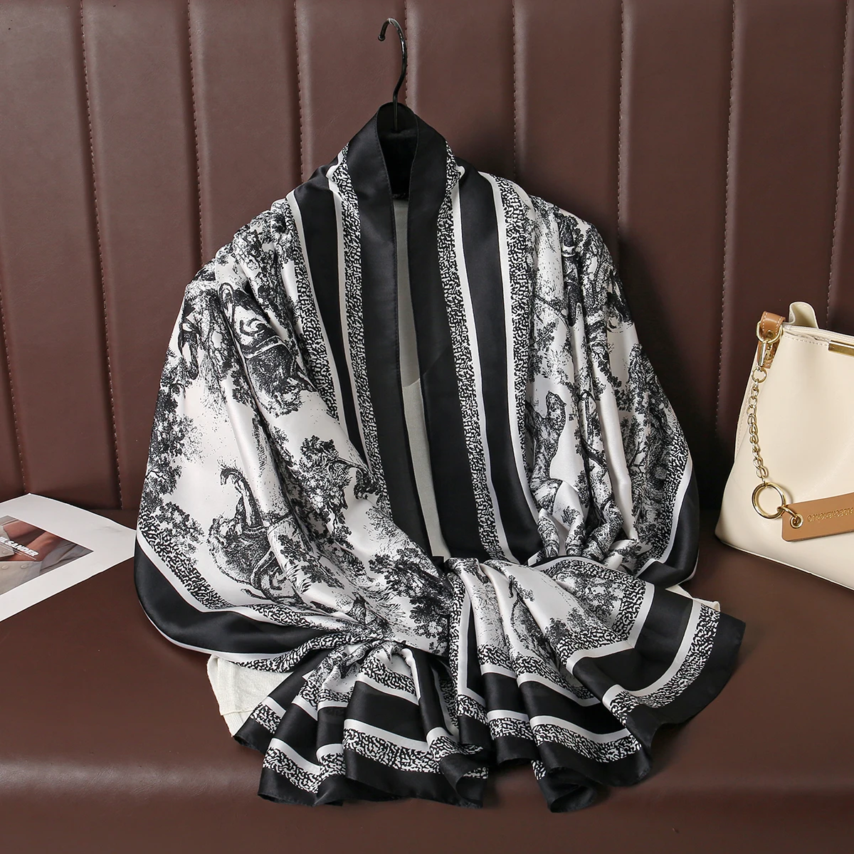 

2025 New Arrive Printed Shawl Muslim Women Luxury Design Floral Scarf Islamic Fashion Bohemia Foulard Hijab Decorative Stoles