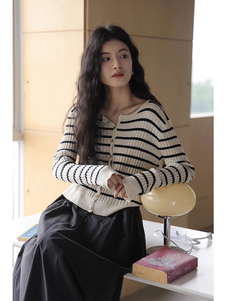 Kardigan Rajut Wanita Motif Garis Panjang Model Slim Fit, Atasan Rajut Panjang