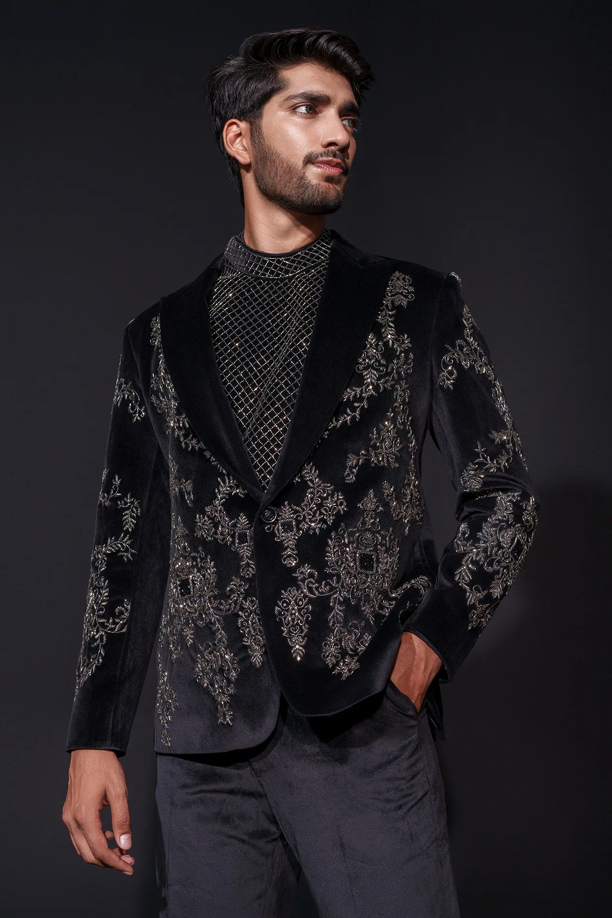 مفصل الرجال بدل زفاف الذروة التلبيب زر واحد يزين الموضة الحديثة مناسبة رسمية ملابس العريس 2 قطعة سترة السراويل مخصص