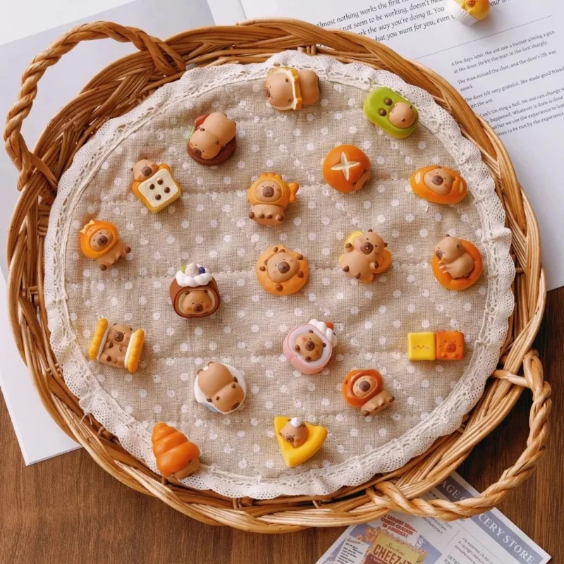 Tuntun Zai Bakery Seri Cute Beans 2 Figur Capybara Lucu Trendi Blind Box & Dekorasi Meja Mini Capybara Imut Hadiah