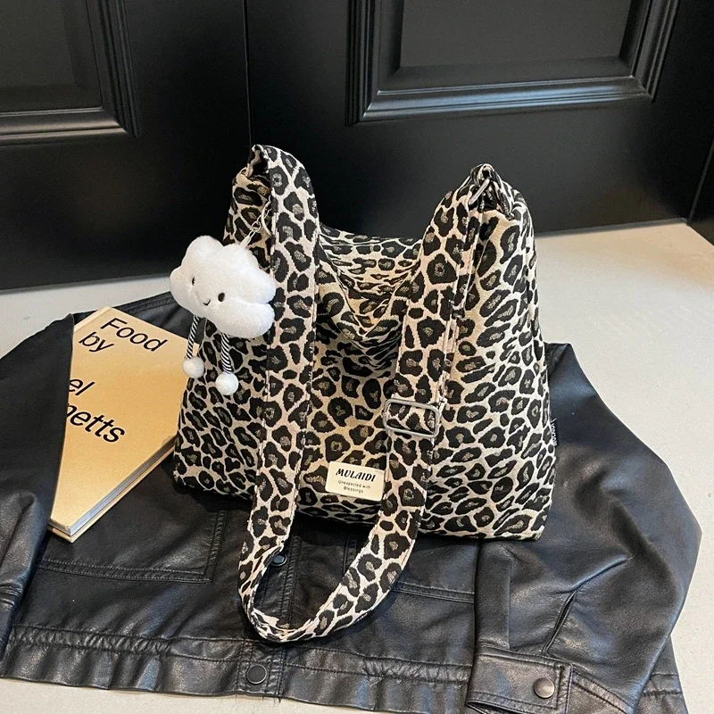 Canvas Leopard Print 2024 Hot Selling Shoulder Bag Large Capacity Zipper Versatile Fashion Handbag Soft Simple Trendy Tote Bag