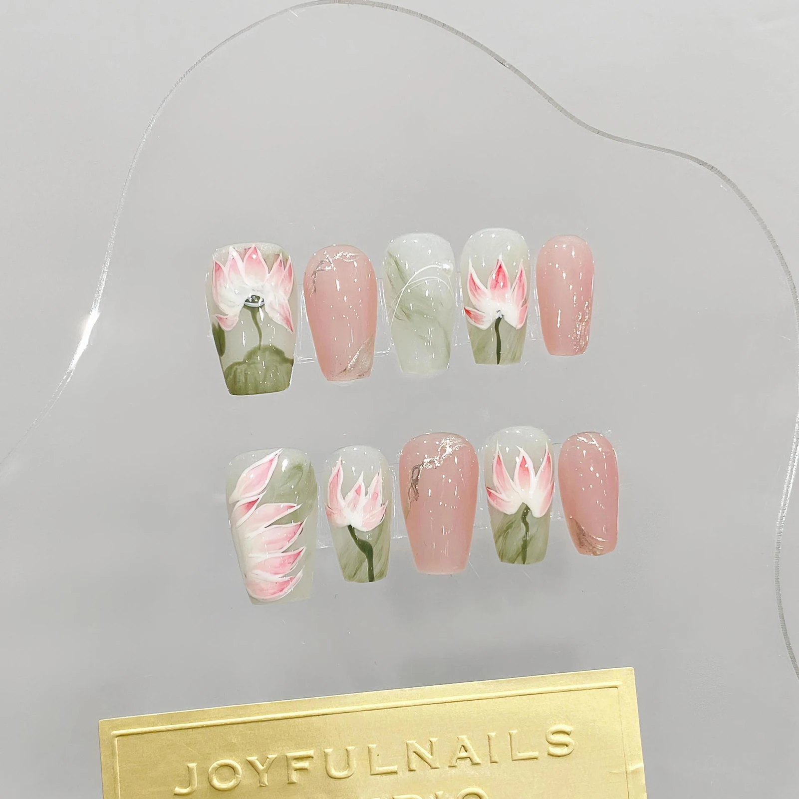 Handmade Light Pink Press On Nails Chinese Style Fake Nails With Hand-painted Lotus Designs Short Ballet False Nails Full Cover